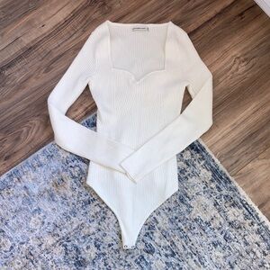 Abercrombie & Fitch - Ribbed Sweetheart Neck Bodysuit